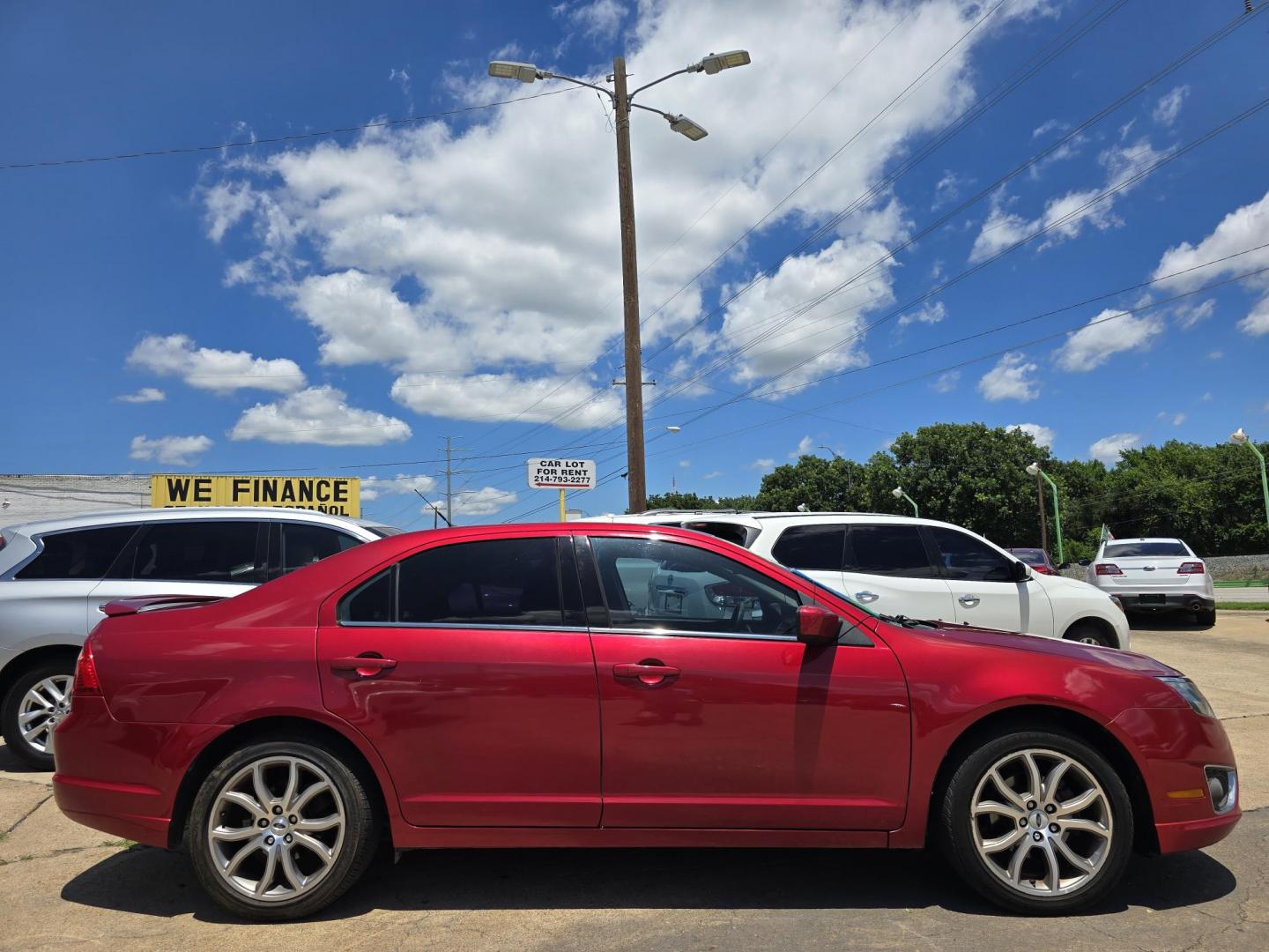 2012 RED Ford Fusion SE (3FAHP0HA8CR) with an 2.5L L4 DOHC 16V engine, AUTO transmission, located at 2660 S.Garland Avenue, Garland, TX, 75041, (469) 298-3118, 32.885387, -96.656776 - Photo#2