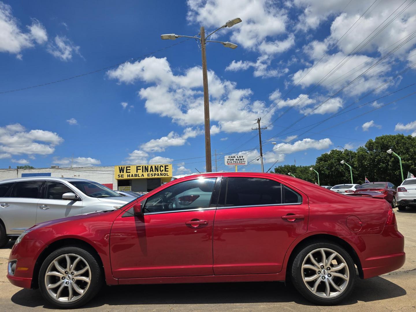 2012 RED Ford Fusion SE (3FAHP0HA8CR) with an 2.5L L4 DOHC 16V engine, AUTO transmission, located at 2660 S.Garland Avenue, Garland, TX, 75041, (469) 298-3118, 32.885387, -96.656776 - Photo#6