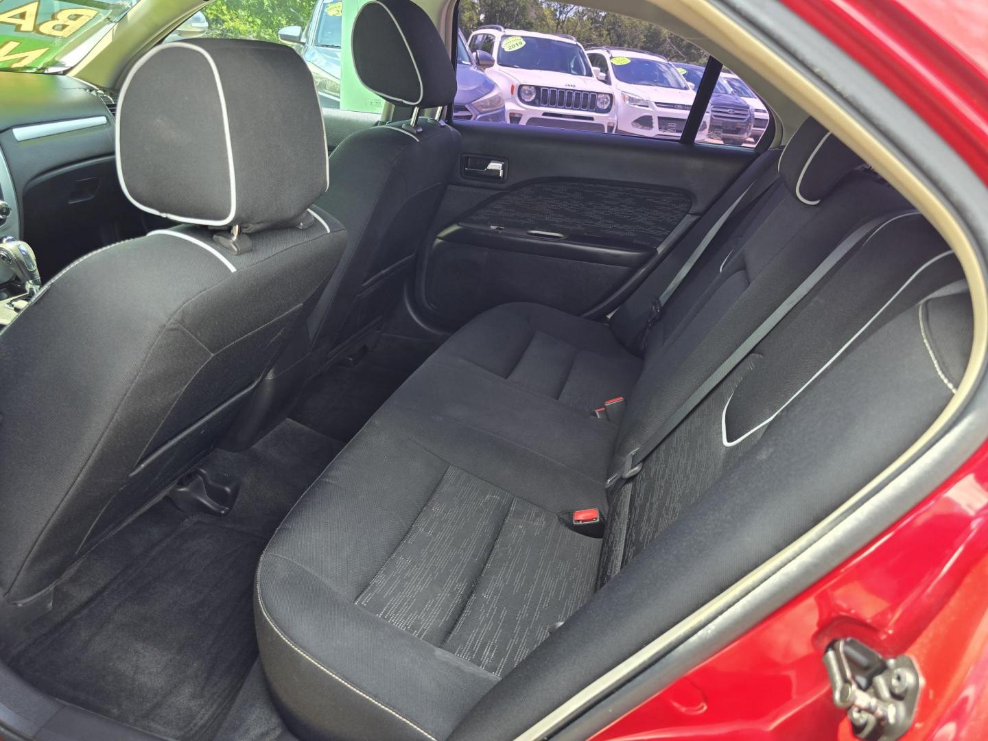 2012 RED Ford Fusion SE (3FAHP0HA8CR) with an 2.5L L4 DOHC 16V engine, AUTO transmission, located at 2660 S.Garland Avenue, Garland, TX, 75041, (469) 298-3118, 32.885387, -96.656776 - Photo#16