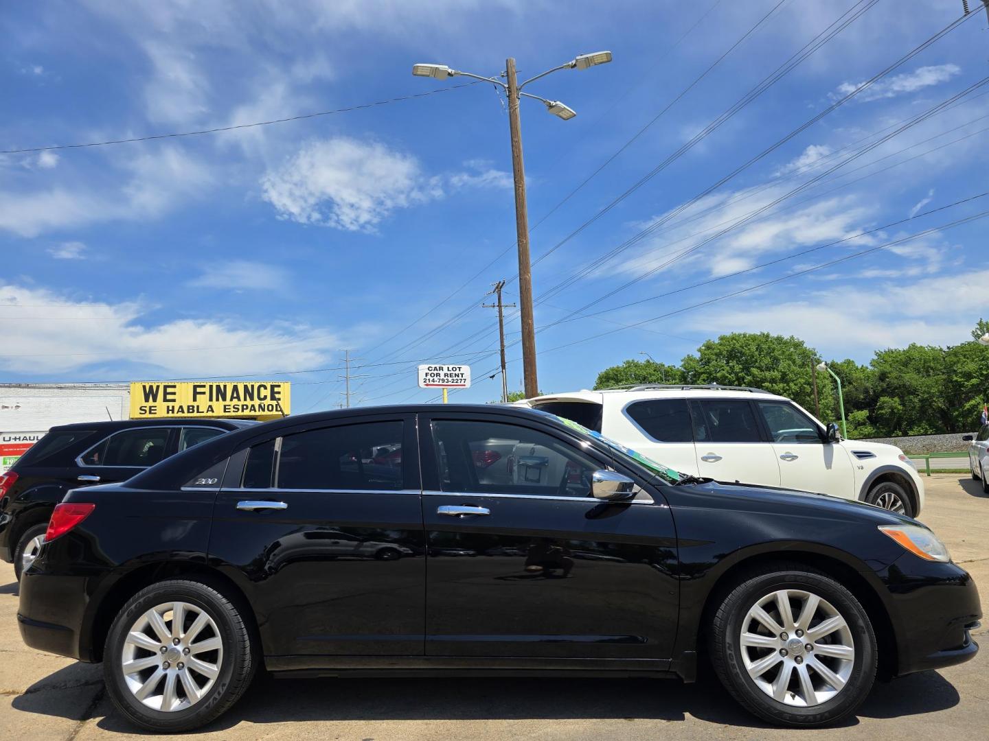 2014 Chrysler 200 Limited (1C3CCBCG3EN) with an 3.6L V6 DOHC 24V FFV engine, 6-Speed Automatic transmission, located at 2660 S.Garland Avenue, Garland, TX, 75041, (469) 298-3118, 32.885387, -96.656776 - Photo#2