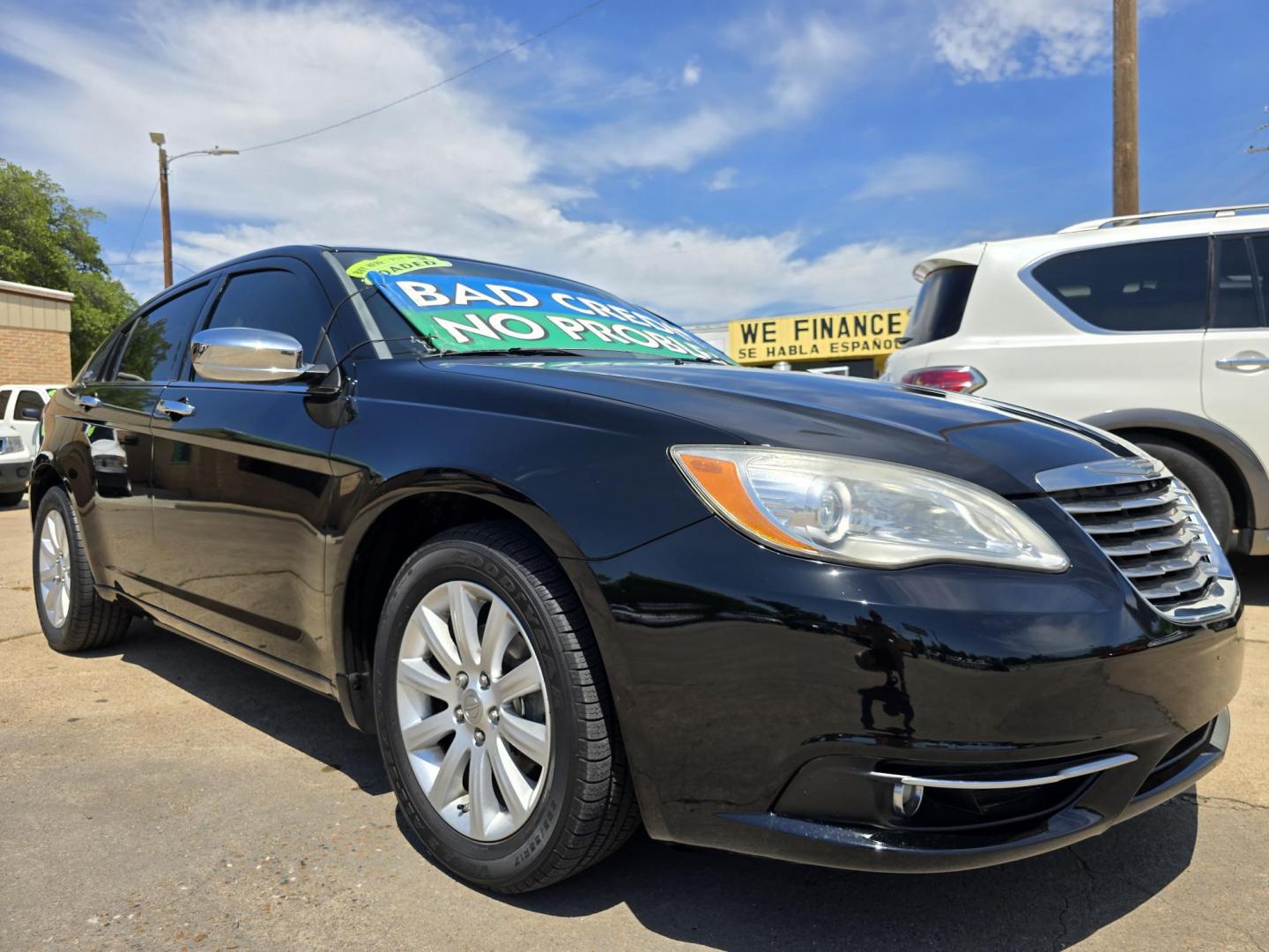 2014 Chrysler 200 Limited (1C3CCBCG3EN) with an 3.6L V6 DOHC 24V FFV engine, 6-Speed Automatic transmission, located at 2660 S.Garland Avenue, Garland, TX, 75041, (469) 298-3118, 32.885387, -96.656776 - Photo#1