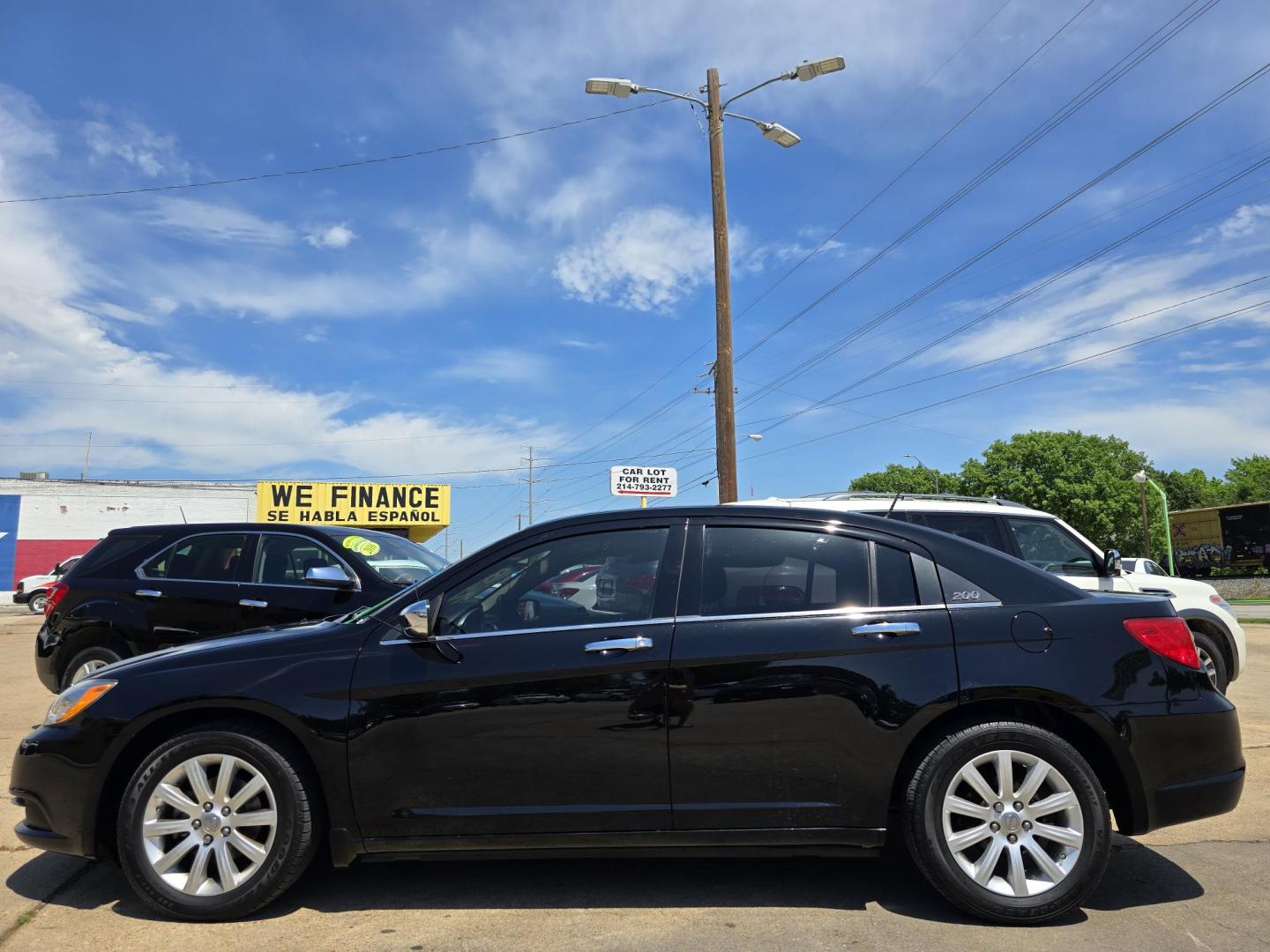 2014 Chrysler 200 Limited (1C3CCBCG3EN) with an 3.6L V6 DOHC 24V FFV engine, 6-Speed Automatic transmission, located at 2660 S.Garland Avenue, Garland, TX, 75041, (469) 298-3118, 32.885387, -96.656776 - Photo#6