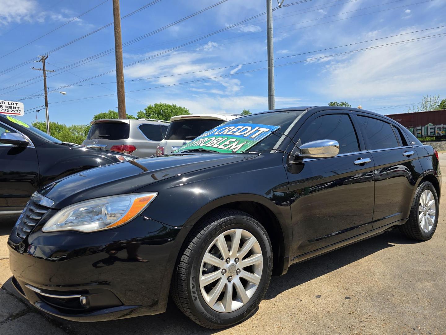 2014 Chrysler 200 Limited (1C3CCBCG3EN) with an 3.6L V6 DOHC 24V FFV engine, 6-Speed Automatic transmission, located at 2660 S.Garland Avenue, Garland, TX, 75041, (469) 298-3118, 32.885387, -96.656776 - Photo#7