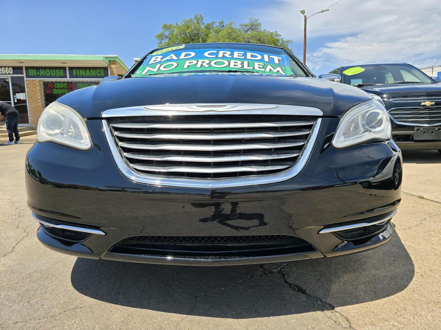 2014 Chrysler 200 Limited (1C3CCBCG3EN) with an 3.6L V6 DOHC 24V FFV engine, 6-Speed Automatic transmission, located at 2660 S.Garland Avenue, Garland, TX, 75041, (469) 298-3118, 32.885387, -96.656776 - Photo#9