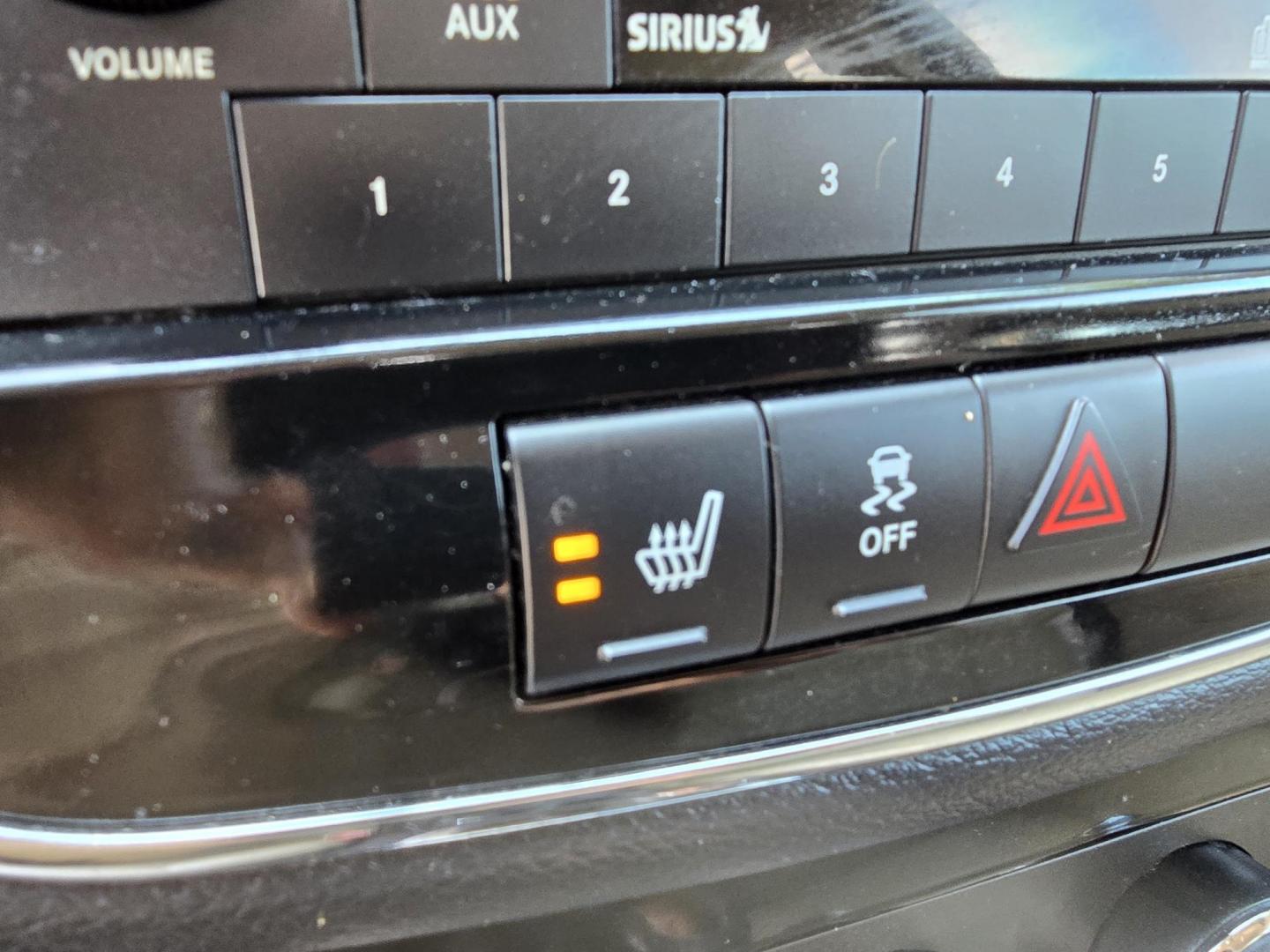 2014 Chrysler 200 Limited (1C3CCBCG3EN) with an 3.6L V6 DOHC 24V FFV engine, 6-Speed Automatic transmission, located at 2660 S.Garland Avenue, Garland, TX, 75041, (469) 298-3118, 32.885387, -96.656776 - Photo#14