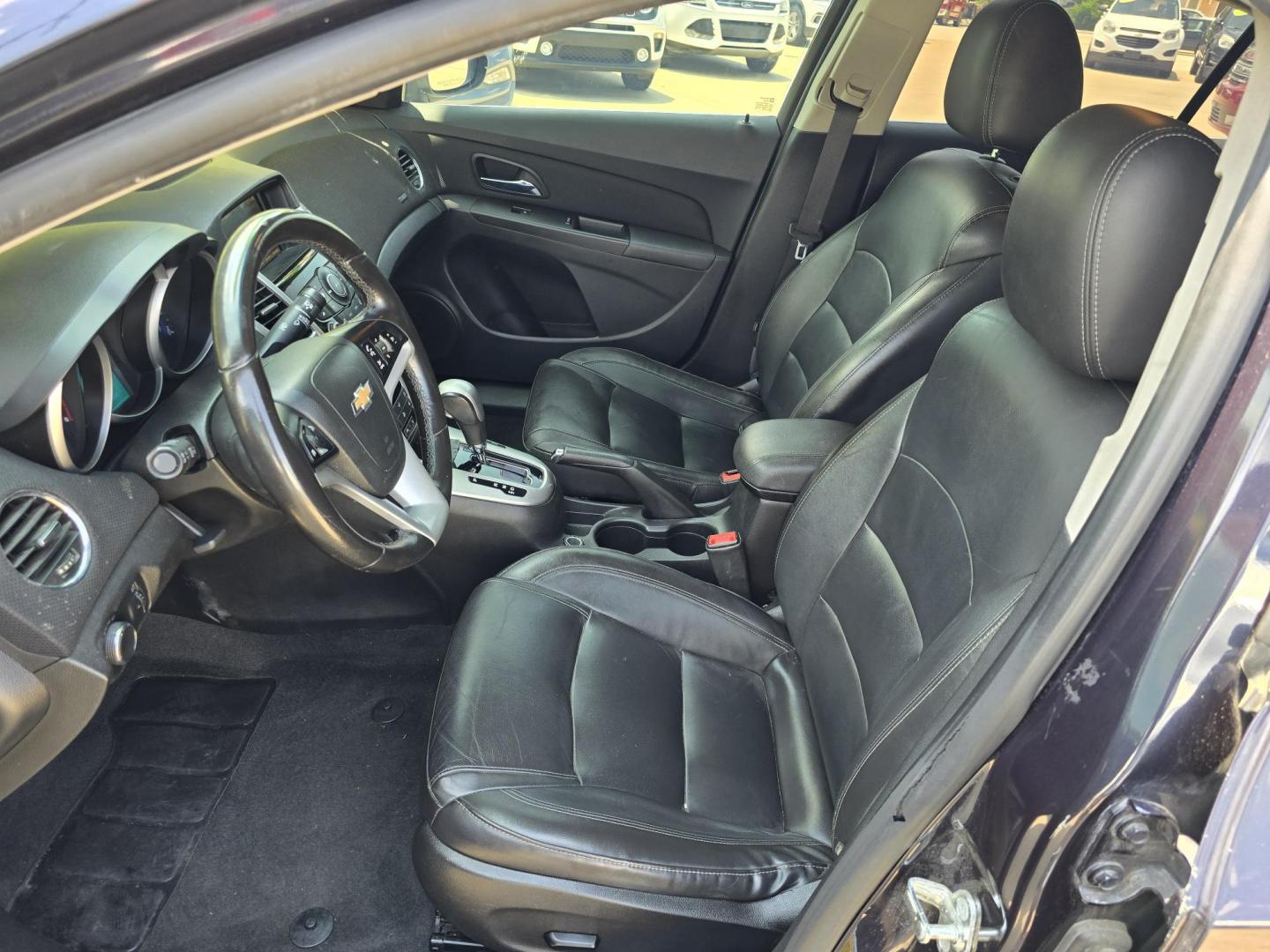 2015 Chevrolet Cruze 2LT (1G1PE5SB8F7) with an 1.4L L4 DOHC 16V TURBO engine, 6-Speed Automatic transmission, located at 2660 S.Garland Avenue, Garland, TX, 75041, (469) 298-3118, 32.885387, -96.656776 - Photo#11