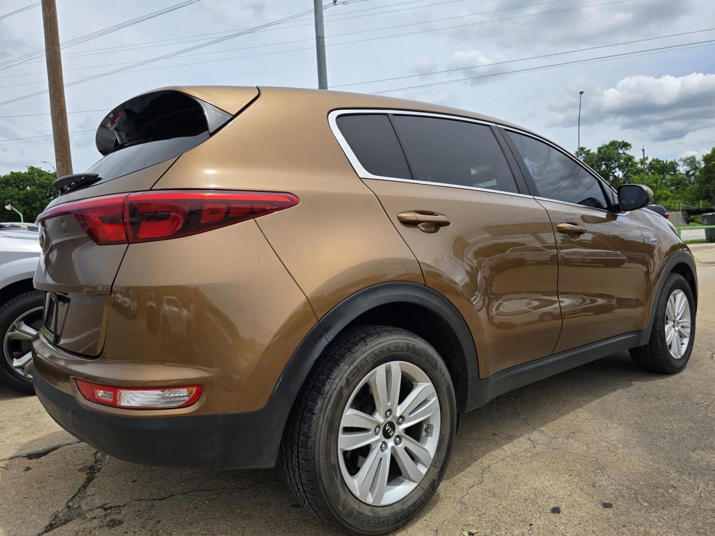 2017 BROWN Kia Sportage LX (KNDPMCAC3H7) with an 2.4L V6 DOHC 24V engine, 6A transmission, located at 2660 S.Garland Avenue, Garland, TX, 75041, (469) 298-3118, 32.885387, -96.656776 - Photo#3