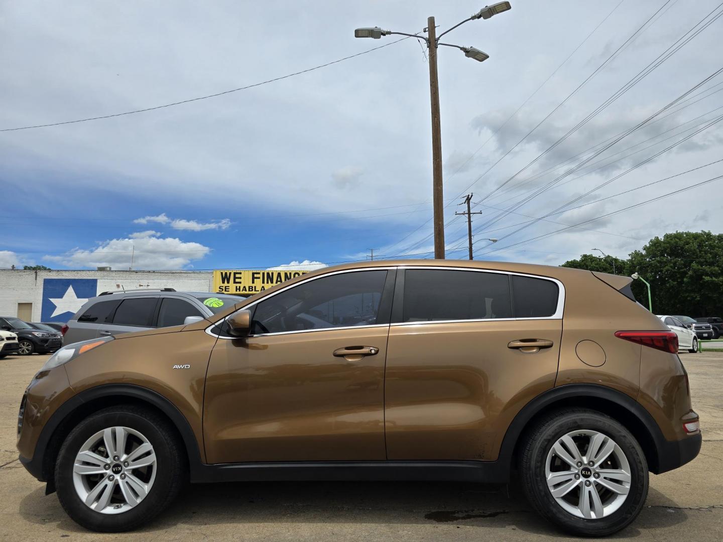 2017 BROWN Kia Sportage LX (KNDPMCAC3H7) with an 2.4L V6 DOHC 24V engine, 6A transmission, located at 2660 S.Garland Avenue, Garland, TX, 75041, (469) 298-3118, 32.885387, -96.656776 - Photo#6