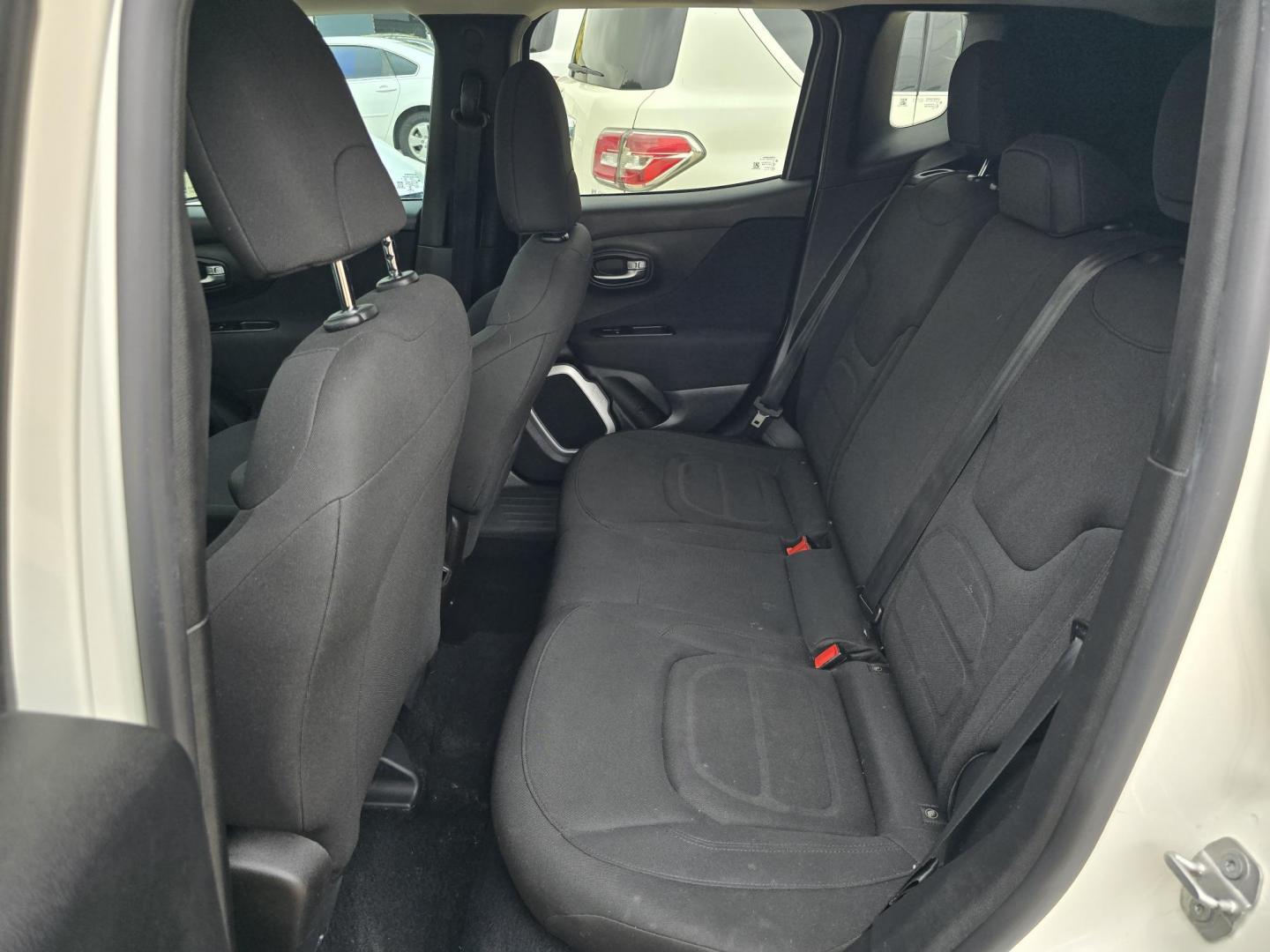 2019 WHITE Jeep Renegade Latitude (ZACNJABB7KP) with an 2.4L L4 DOHC 16V engine, 9A transmission, located at 2660 S.Garland Avenue, Garland, TX, 75041, (469) 298-3118, 32.885387, -96.656776 - Photo#18