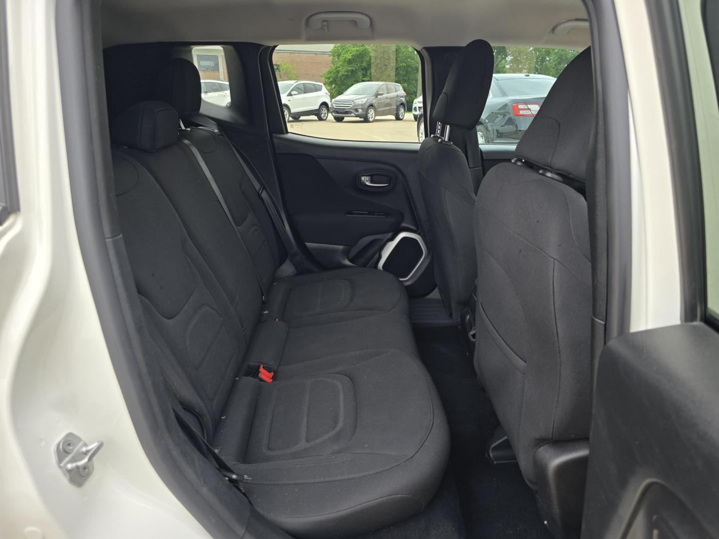 2019 WHITE Jeep Renegade Latitude (ZACNJABB7KP) with an 2.4L L4 DOHC 16V engine, 9A transmission, located at 2660 S.Garland Avenue, Garland, TX, 75041, (469) 298-3118, 32.885387, -96.656776 - Photo#20