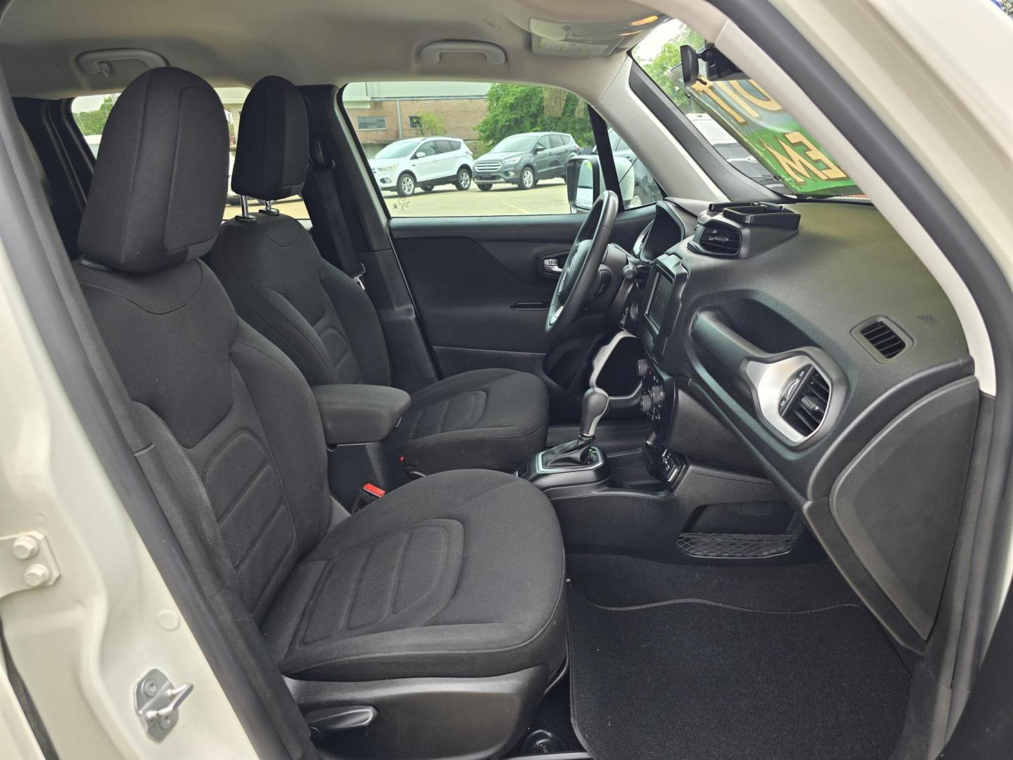 2019 WHITE Jeep Renegade Latitude (ZACNJABB7KP) with an 2.4L L4 DOHC 16V engine, 9A transmission, located at 2660 S.Garland Avenue, Garland, TX, 75041, (469) 298-3118, 32.885387, -96.656776 - Photo#21