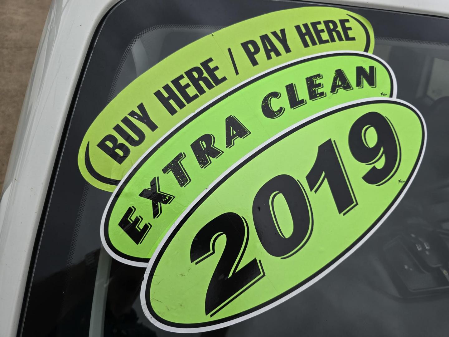 2019 WHITE Jeep Renegade Latitude (ZACNJABB7KP) with an 2.4L L4 DOHC 16V engine, 9A transmission, located at 2660 S.Garland Avenue, Garland, TX, 75041, (469) 298-3118, 32.885387, -96.656776 - Photo#23